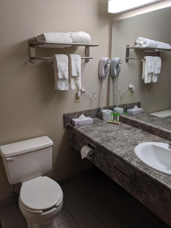 ساسكاتون Riviera Motor Inn المظهر الخارجي الصورة